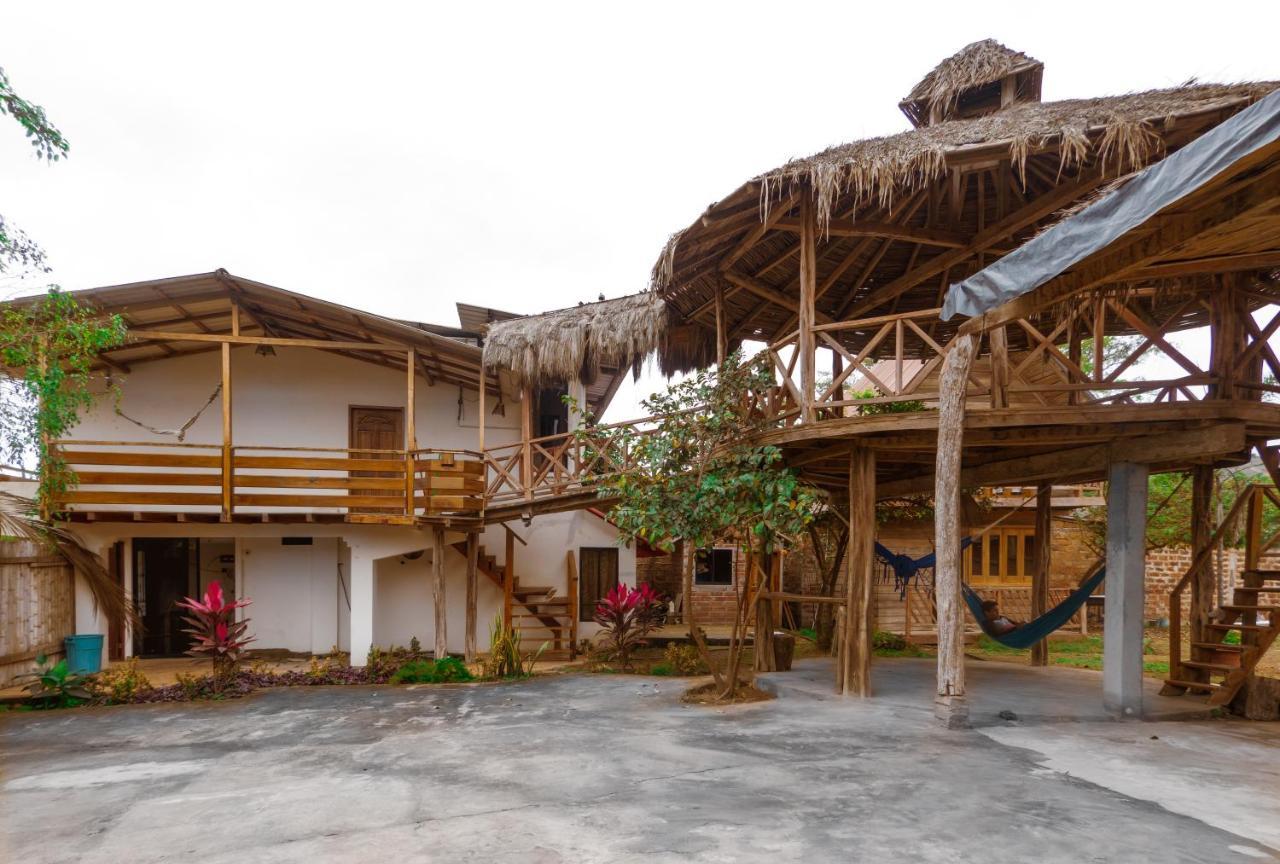 Hostal Tortuga Dorada Puerto Lopez Bagian luar foto