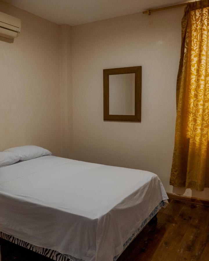 Hostal Tortuga Dorada Puerto Lopez Bagian luar foto