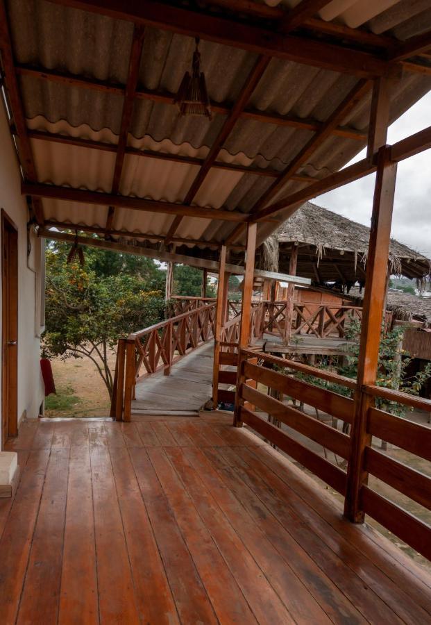 Hostal Tortuga Dorada Puerto Lopez Bagian luar foto