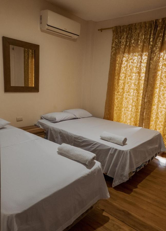 Hostal Tortuga Dorada Puerto Lopez Bagian luar foto