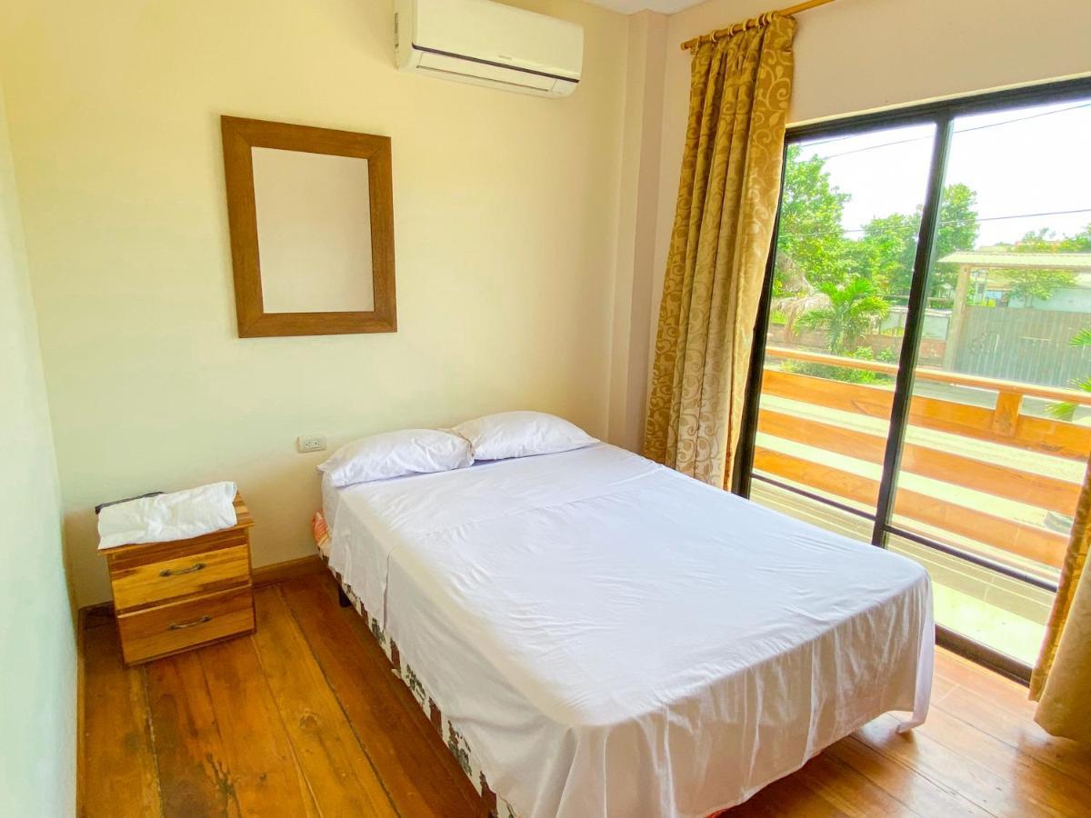 Hostal Tortuga Dorada Puerto Lopez Bagian luar foto