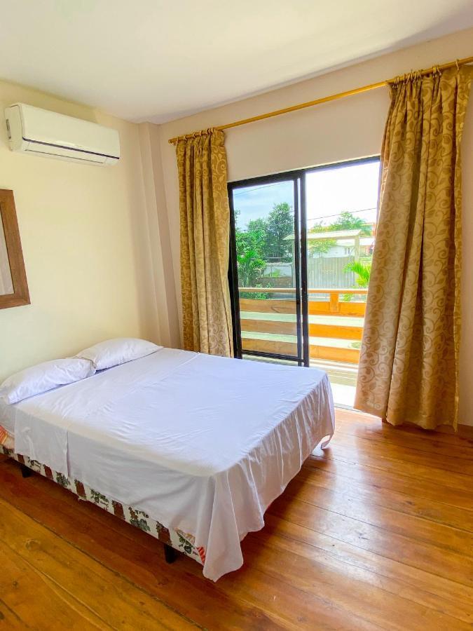 Hostal Tortuga Dorada Puerto Lopez Bagian luar foto
