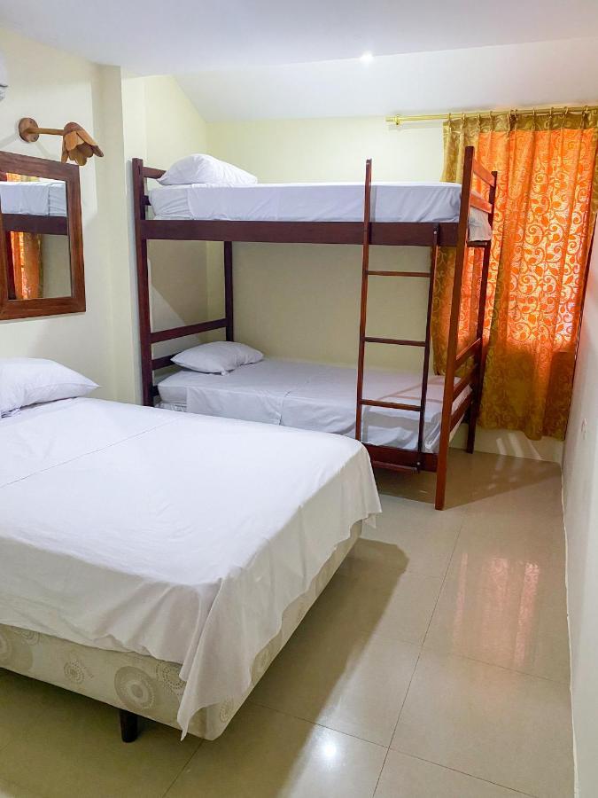 Hostal Tortuga Dorada Puerto Lopez Bagian luar foto