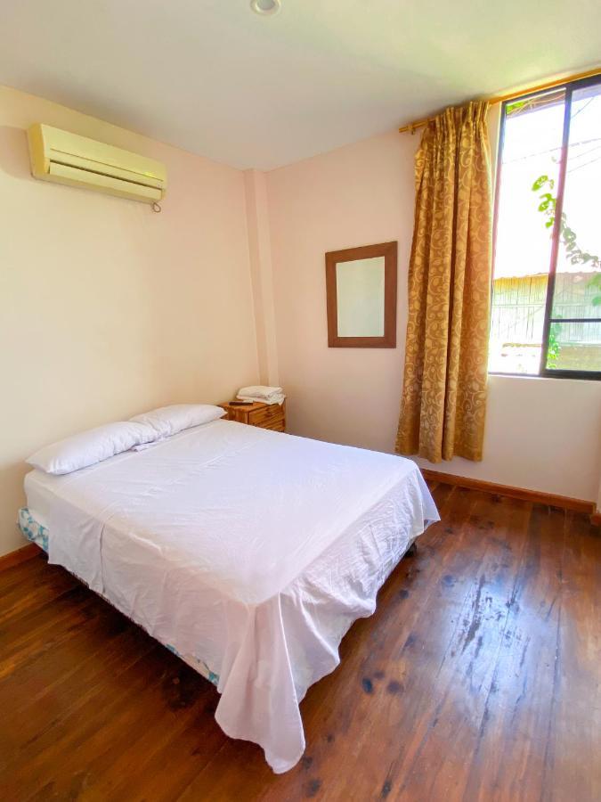 Hostal Tortuga Dorada Puerto Lopez Bagian luar foto
