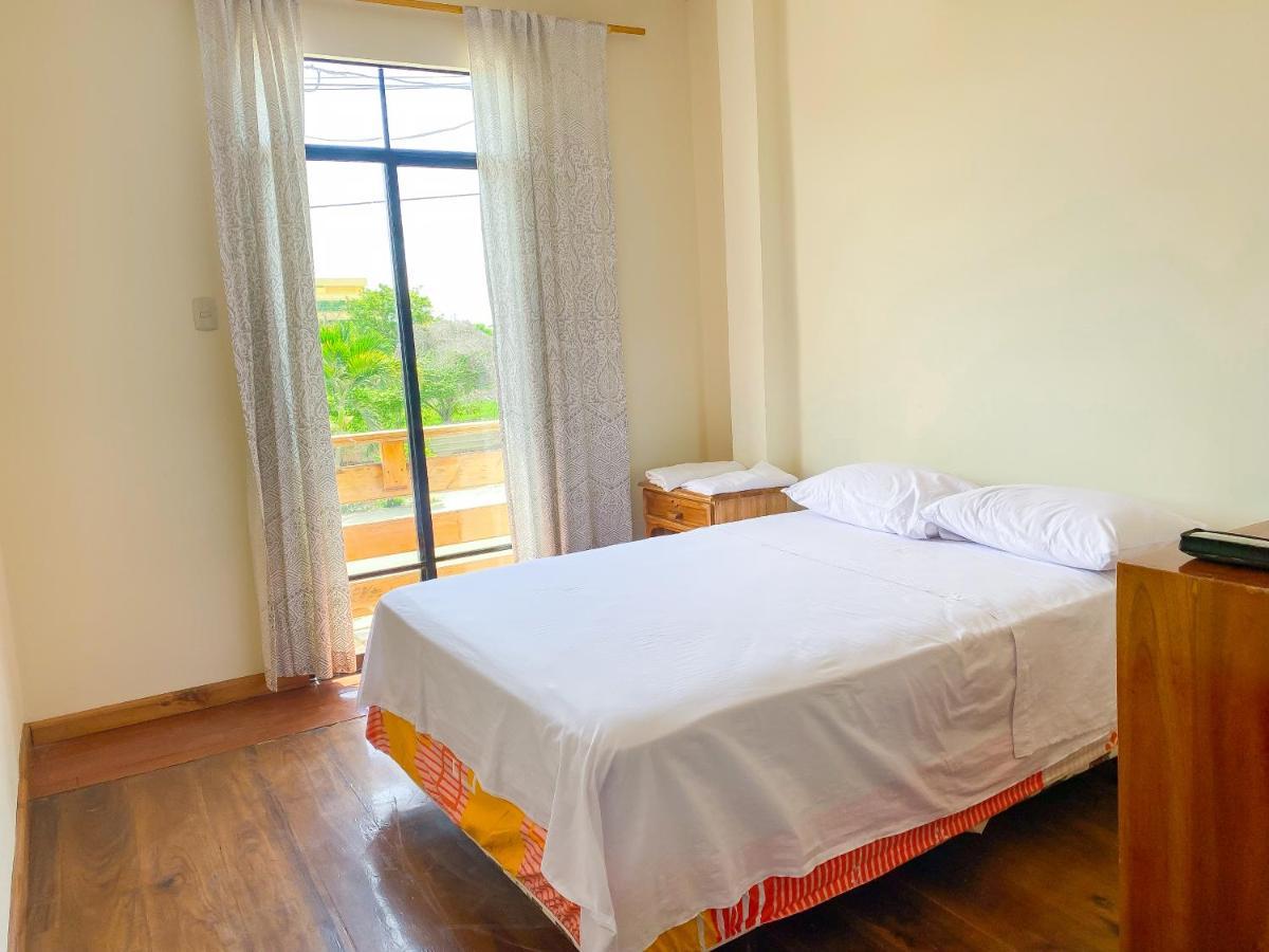 Hostal Tortuga Dorada Puerto Lopez Bagian luar foto