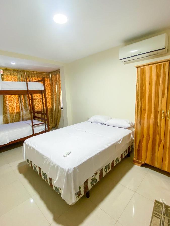 Hostal Tortuga Dorada Puerto Lopez Bagian luar foto