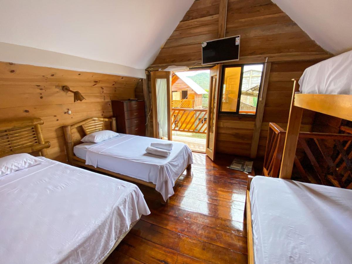 Hostal Tortuga Dorada Puerto Lopez Bagian luar foto