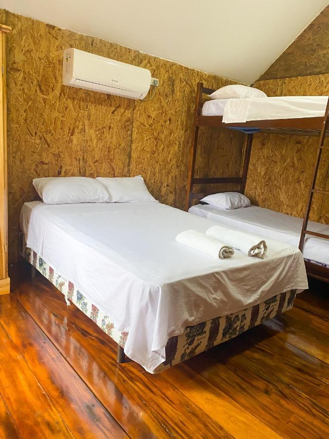 Hostal Tortuga Dorada Puerto Lopez Bagian luar foto