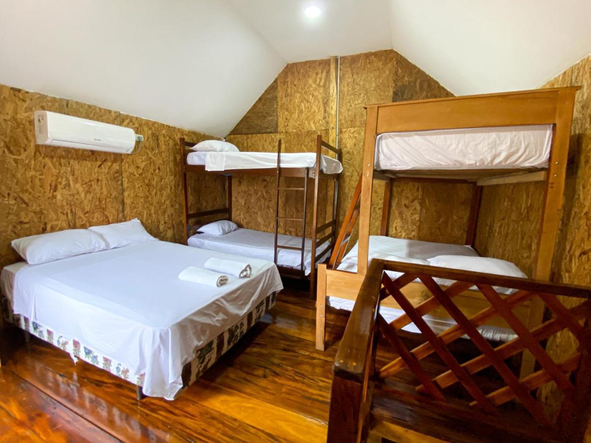 Hostal Tortuga Dorada Puerto Lopez Bagian luar foto