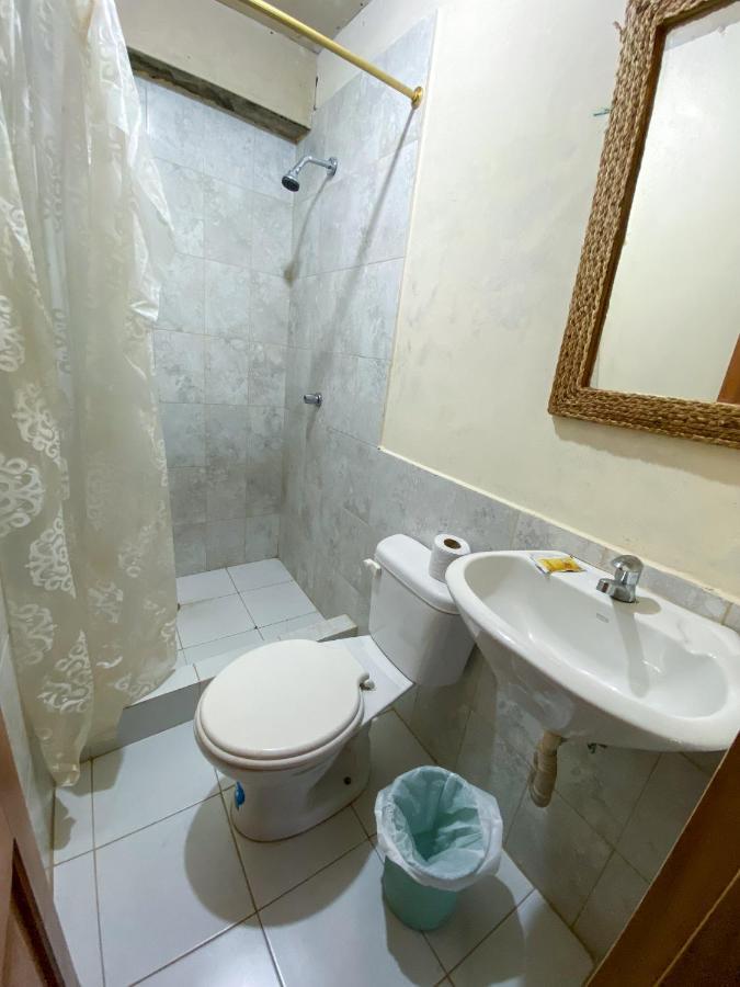 Hostal Tortuga Dorada Puerto Lopez Bagian luar foto